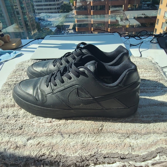 Shoes - Picture 2 of 6